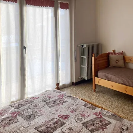 Large Cozy Mountain View Near Trekking Paths Апартаменты
